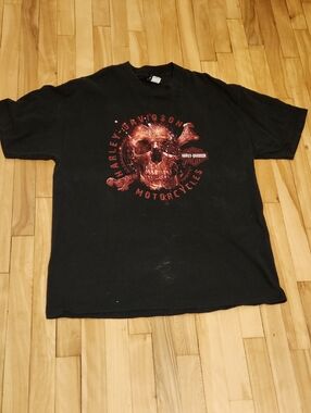 Harley-Davidson Black Tee with Red Skull Graphic